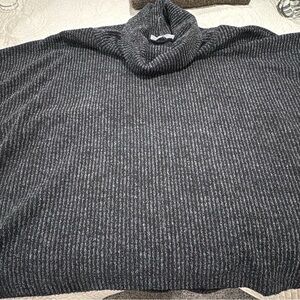 Cracker Barrel Black and Gray Turtleneck Sweater
